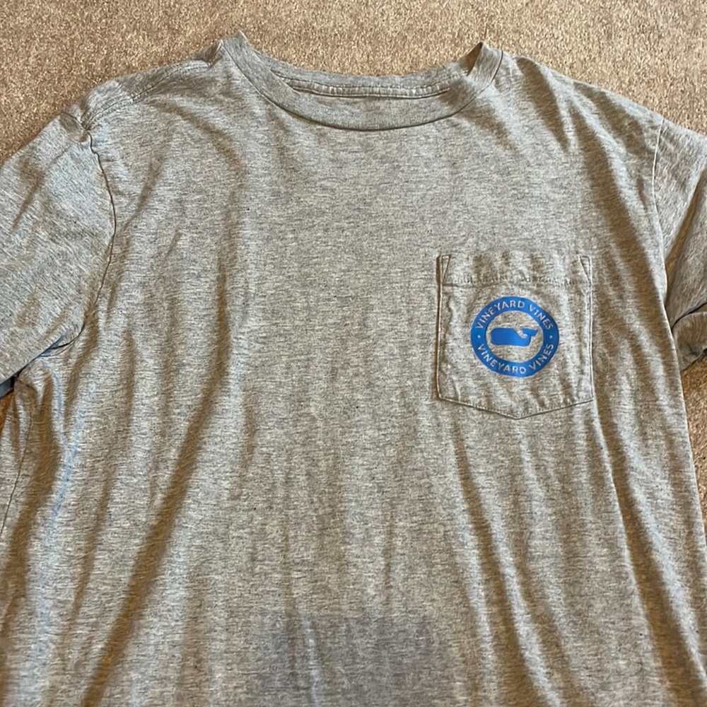 Vineyard vines grey short sleeved